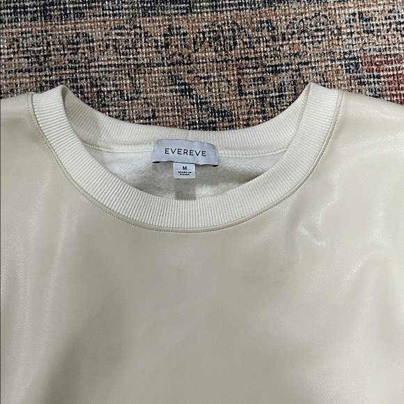 Evereve Faux Leather crewneck sweatshirt m - Picture 6 of 7